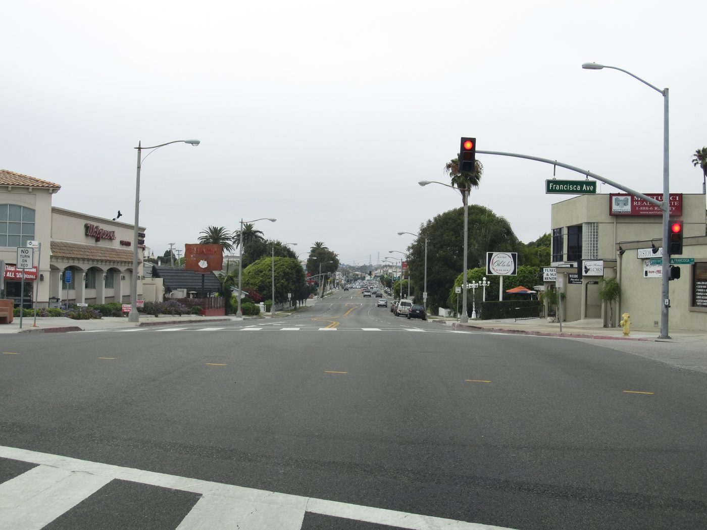 A street near the Redondo Beach waterfront